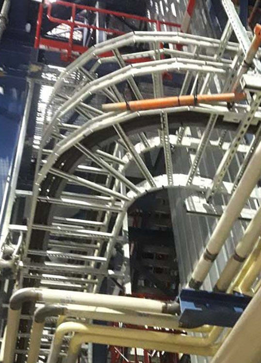 Werf van Rusco — montage van kabelbanen in een industriële installatie